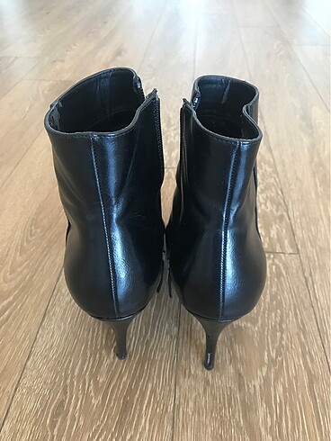 41 Beden Bershka 41 numara topuklu siyah şık bot