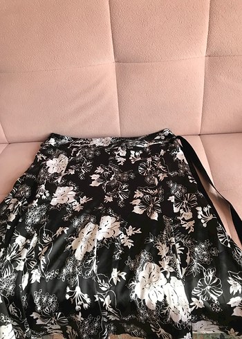 Drapeli Siyah Çiçek Desenli Mini Hamile Eteği - Görsel 2