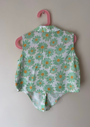 Çiçek Desenli Düğmeli Kolsuz Gömlek - Görsel 2