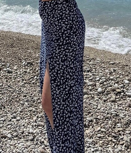 Bershka Yırtmaçlı Midi Etek