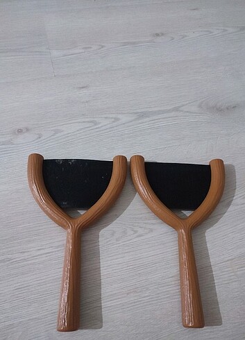 Bir çift Raket