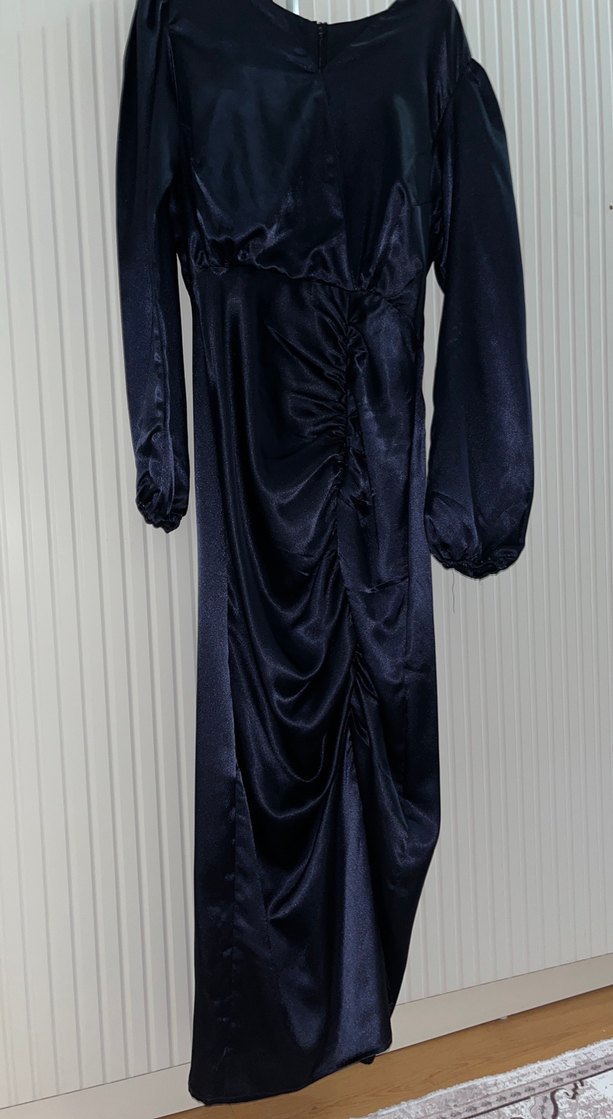 Uzun Kollu Lacivert Saten Gotik Elbise Kendi Tasarımım - Görsel 2