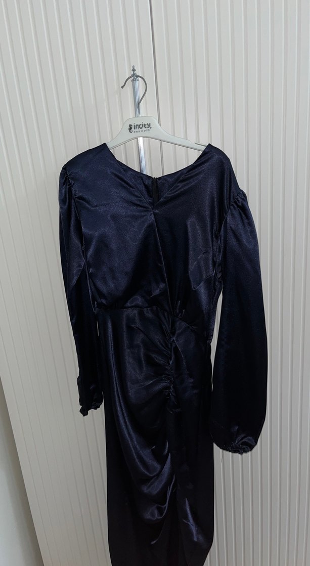 Uzun Kollu Lacivert Saten Gotik Elbise Kendi Tasarımım - Görsel 3