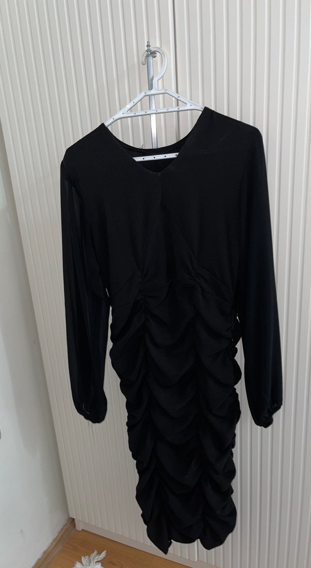 Uzun Kollu Siyah Drapeli Gotik Elbise Özel tasarım - Görsel 3