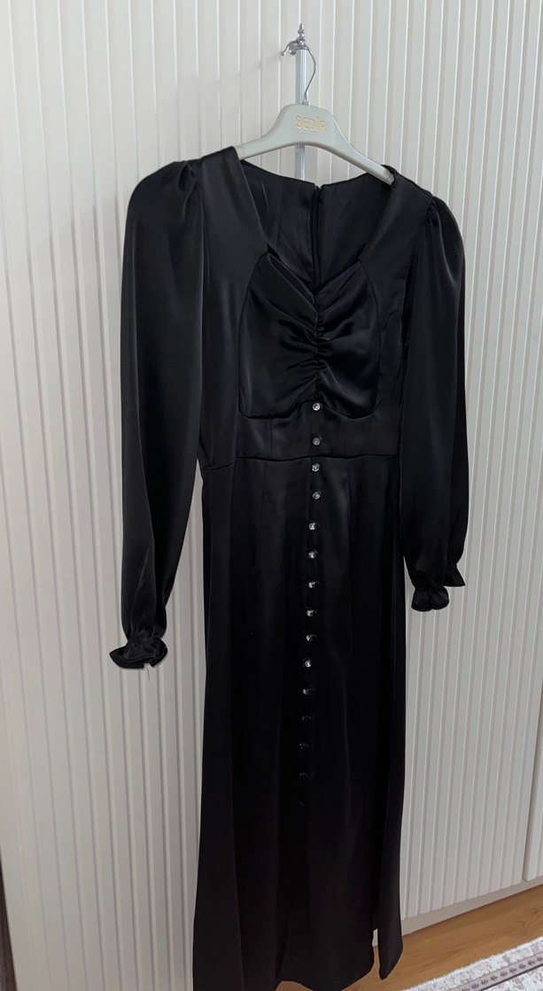 Uzun Siyah V Yakalı Düğmeli Kadın Elbise - Görsel 2