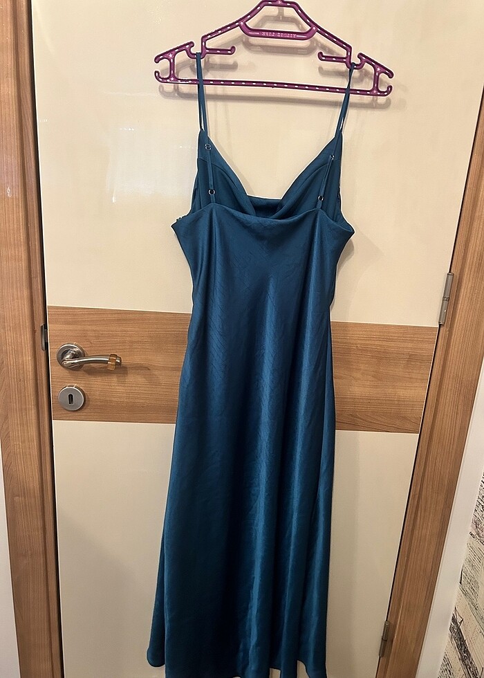 saten önü büzgülü mavi elbise yırtmaçlı - Görsel 2