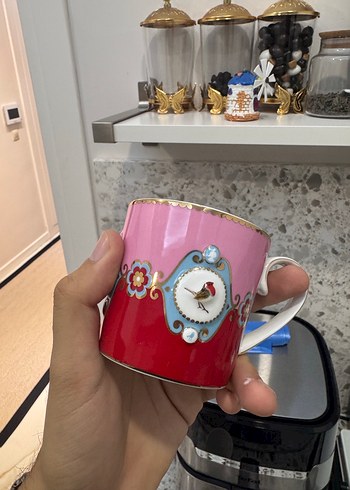 Altın detaylı pembe porselen fincan