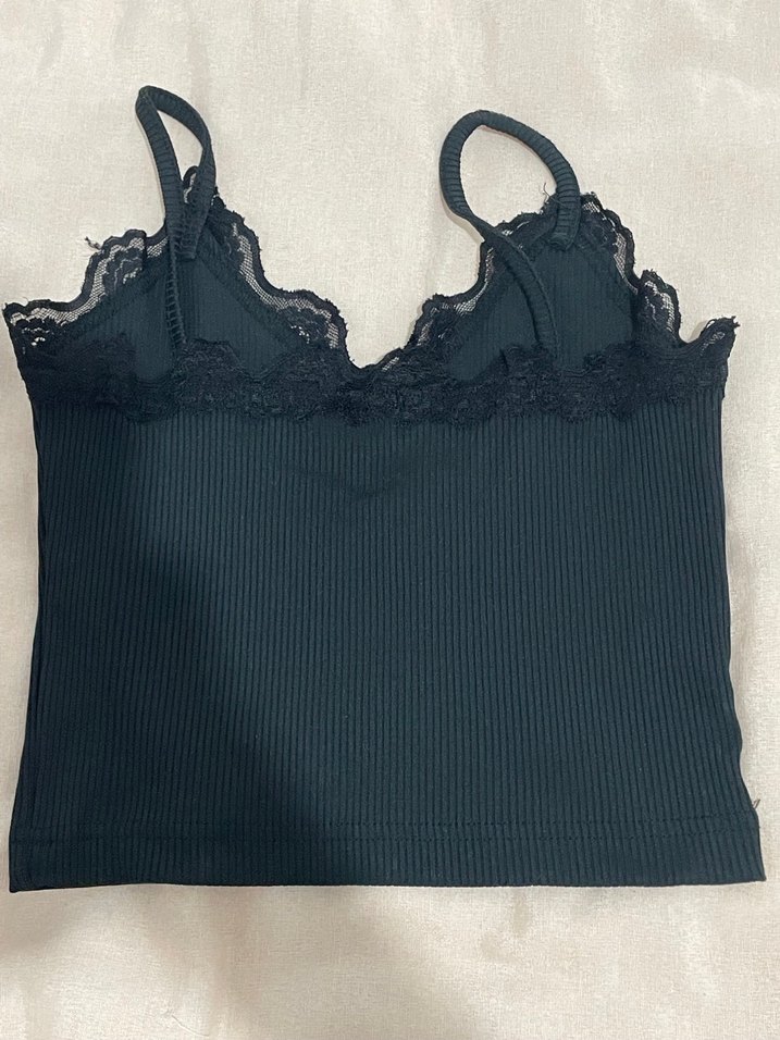 Dantel Detaylı Siyah V Yaka İnce Askılı Üst - Görsel 2