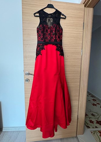 Dantelli Kırmızı Uzun Gotik Abiye Elbise - Görsel 3