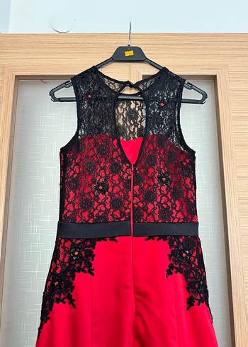 Dantelli Kırmızı Uzun Gotik Abiye Elbise - Görsel 6