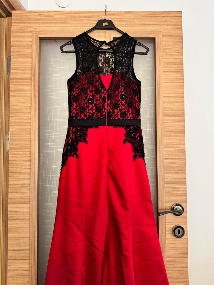 Dantelli Kırmızı Uzun Gotik Abiye Elbise - Görsel 4
