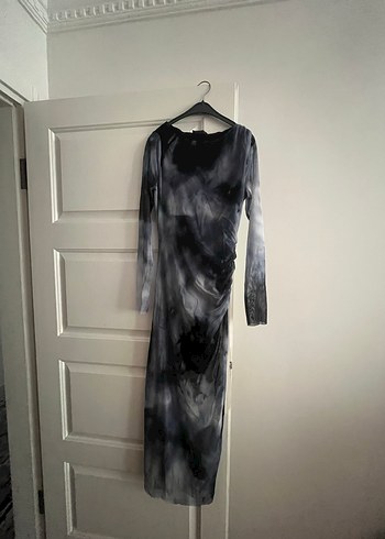 Batik desenli tül elbise - Görsel 2