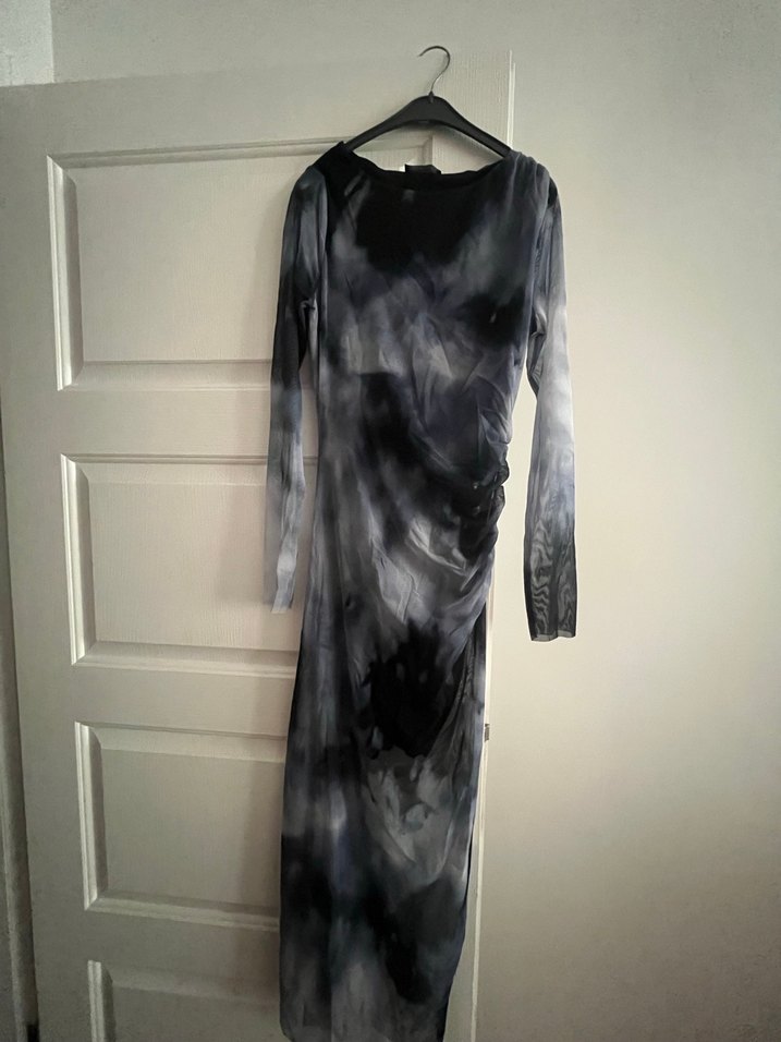 Batik desenli tül elbise - Görsel 3