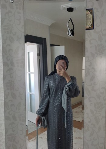 36 Beden Uzun Gri Yılan Desenli Simli Elbise