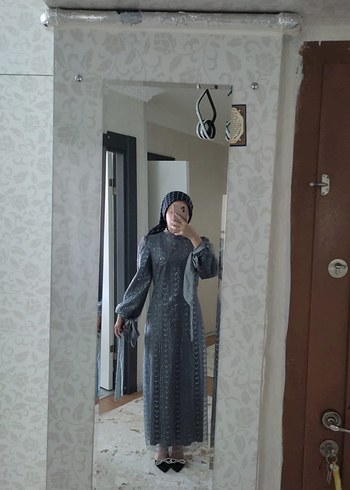 Uzun Gri Yılan Desenli Simli Elbise