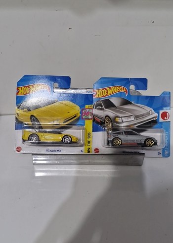 Sarı ve Gri Hot Wheels Oyuncak Arabalar