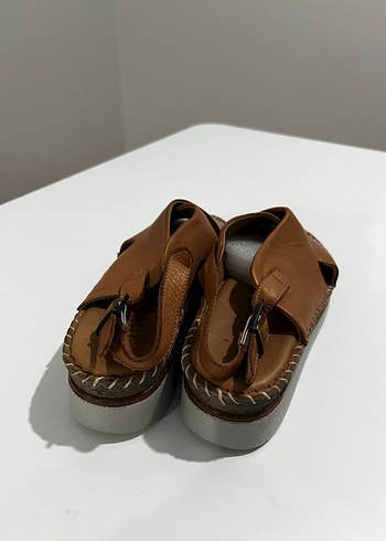 İNCİ DERİ KADIN SANDALET 38 NUMARA - Görsel 6