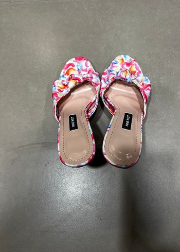 39 Beden çeşitli Renk Nine West Çok Renkli Bağlama Desenli Stiletto Terlik