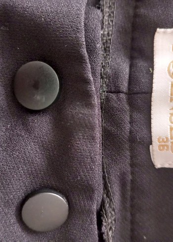 Düğmeli Siyah Kadın Kumaş Pantolon - Görsel 2