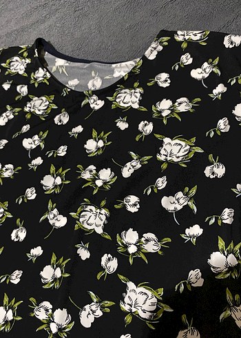 Siyah Çiçek Desenli Hamile Tişörtü - Görsel 2