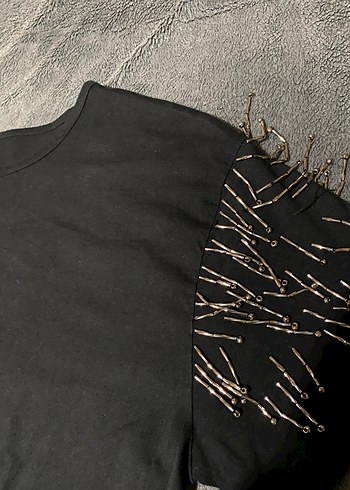 Parlak Detaylı Siyah Kadın Tişört - Görsel 2