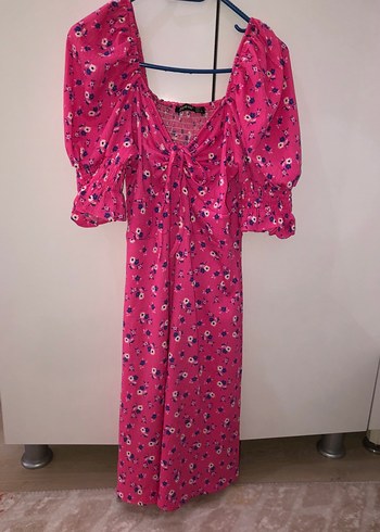 Pembe Midi Çiçekli V Yaka Elbise
