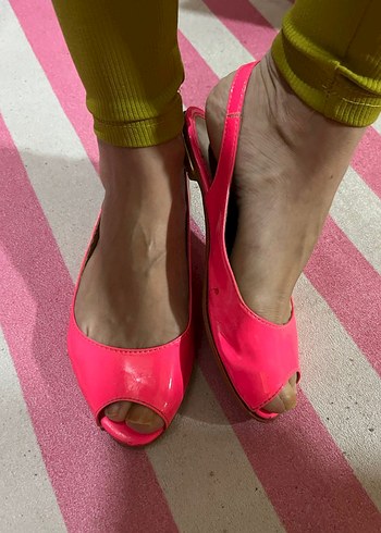 neon pembe sandaletlerim - Görsel 3