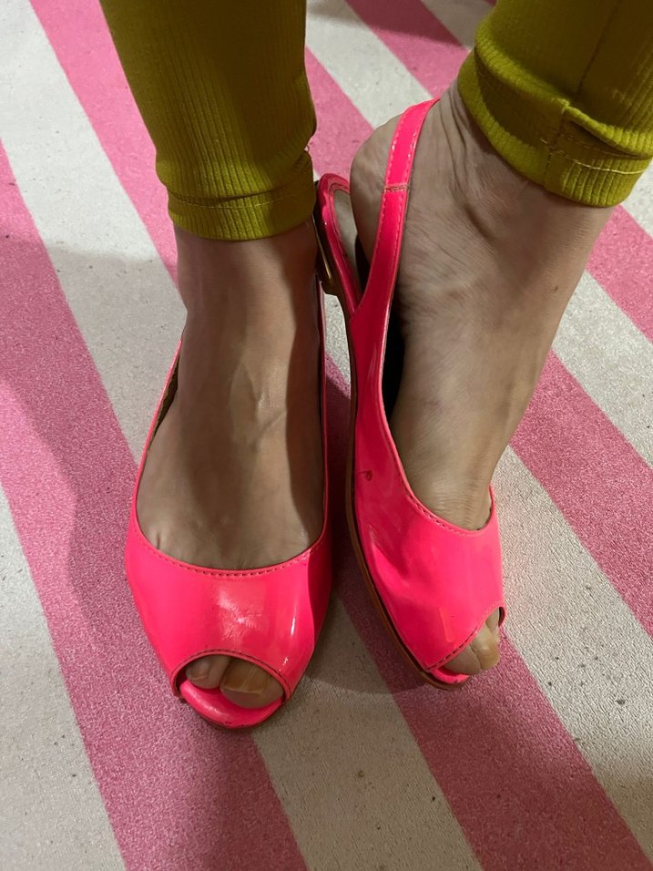 neon pembe sandaletlerim - Görsel 3