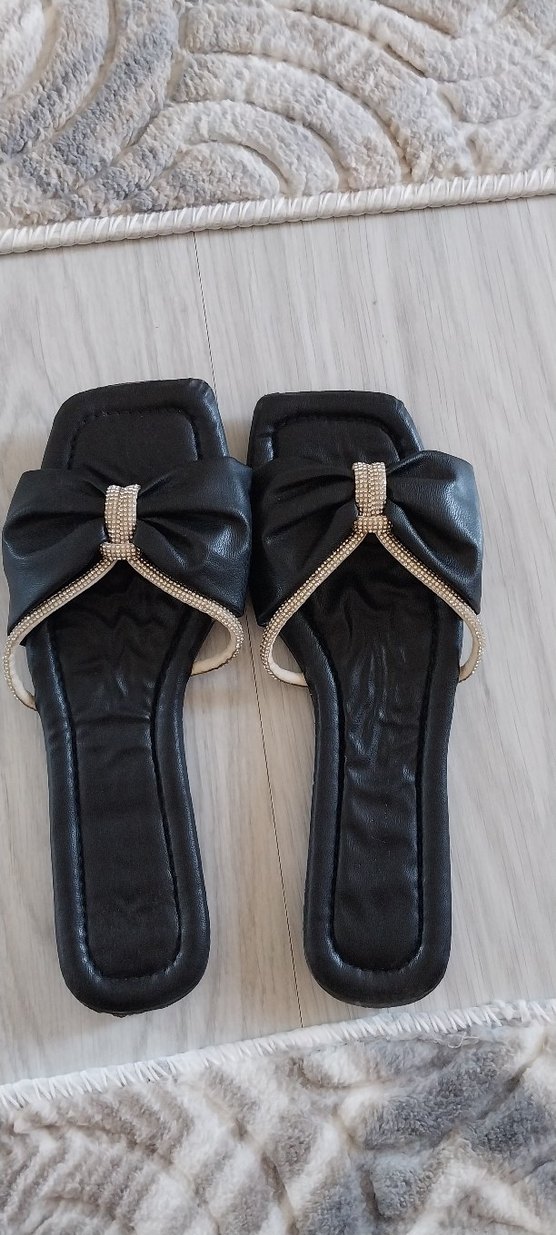 Klasik Siyah Fiyonk Detaylı Topuklu Terlik - Görsel 3