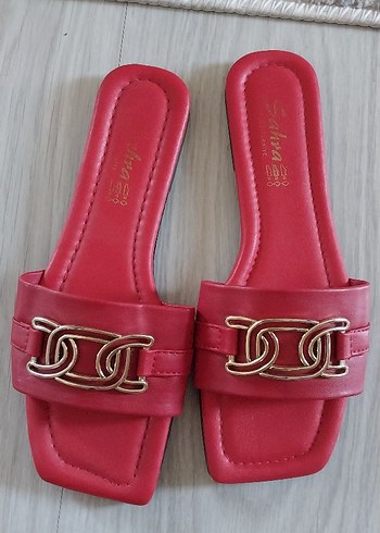 Kırmızı Tokalı Kadın Topuklu Terlik - Görsel 2