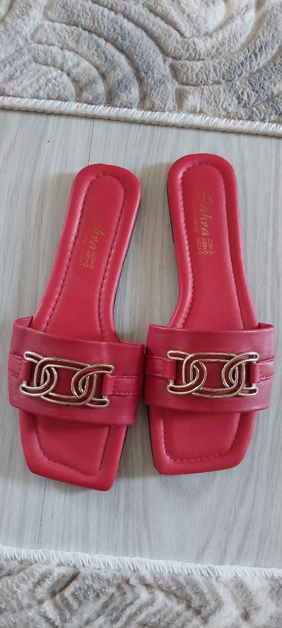 Kırmızı Tokalı Kadın Topuklu Terlik - Görsel 2