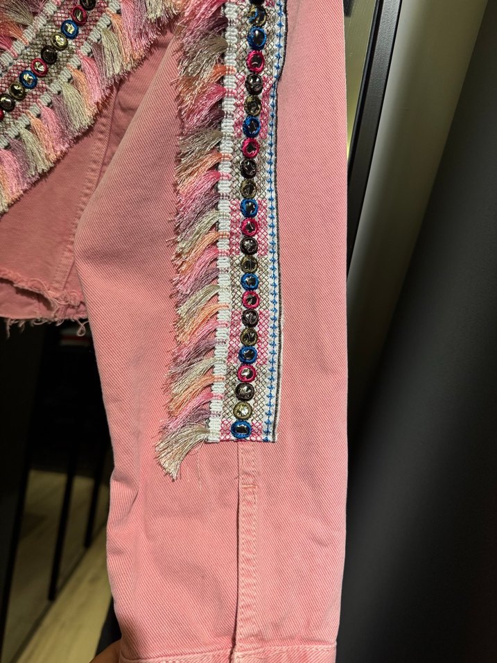 Püsküllü Nakışlı Pembe Kısa Kot Ceket - Görsel 2