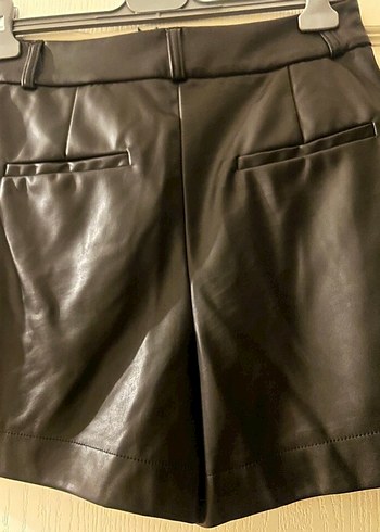 Düğmeli Siyah Mini Deri Şort - Görsel 3