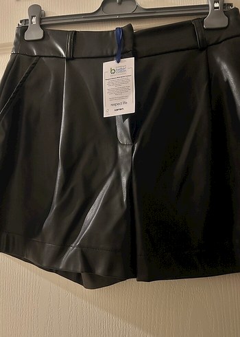 Düğmeli Siyah Mini Deri Şort - Görsel 2