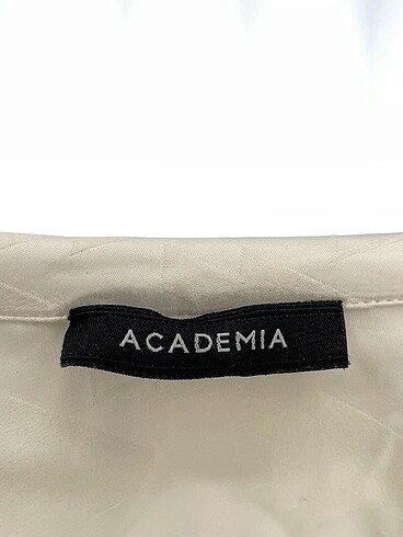 36 Beden beyaz Renk Academia Gömlek %70 İndirimli.
