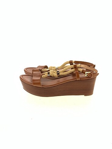 Michael Kors Sandalet %70 İndirimli.