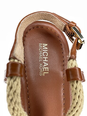 37,5 Beden çeşitli Renk Michael Kors Sandalet %70 İndirimli.