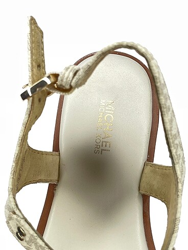 37 Beden çeşitli Renk Michael Kors Sandalet %70 İndirimli.