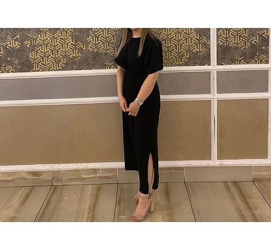 Elbise yandan yırtmaçlı