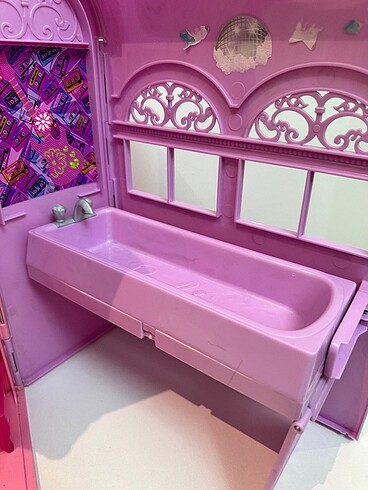 Barbie evi