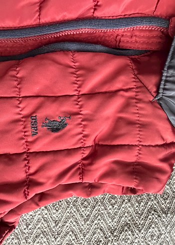 USPA marka. Erkek Çocuk bordo Fermuarlı Yelek - Görsel 4