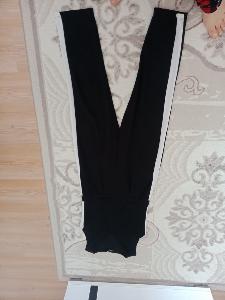 Siyah V Yaka Kadın Tulum - Görsel 2