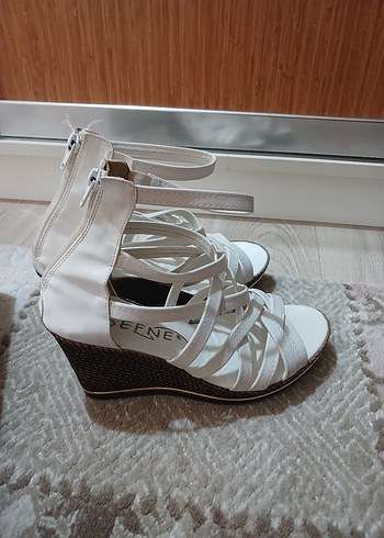 Diğer Beyaz Bağcıklı Kadın Dolgu Topuk Sandalet