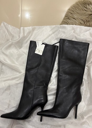 Zara Siyah Deri İnce Topuklu Uzun Cizme