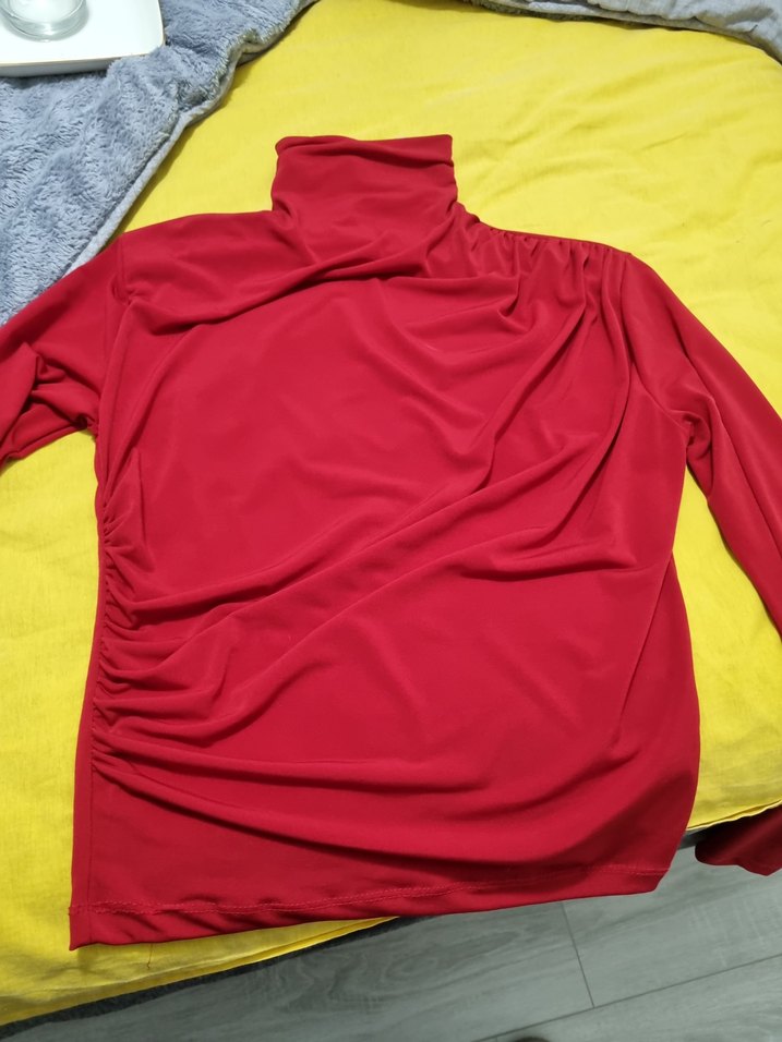 Kırmızı Yüksek Yakalı Drapeli bluz - Görsel 4