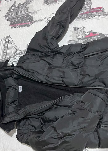 Siyah Kapüşonlu erkek çocuk Kışlık Mont - Görsel 3