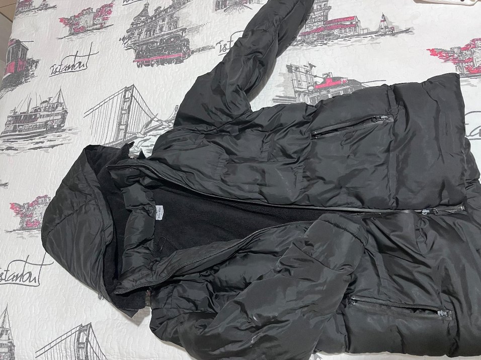 Siyah Kapüşonlu erkek çocuk Kışlık Mont - Görsel 3