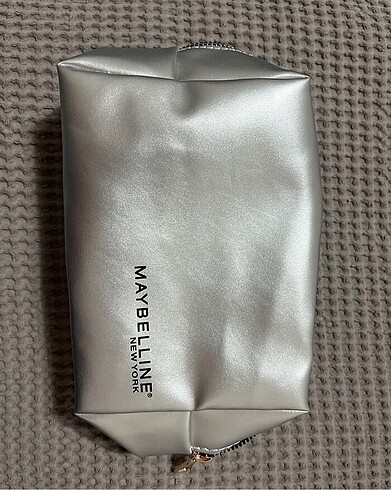 Maybelline makyaj çantası