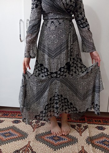 Bohem Uzun Gri Yılan Desenli V Yakalı Elbise - Görsel 3