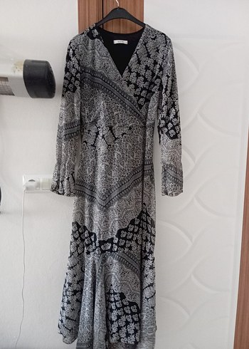 Bohem Uzun Gri Yılan Desenli V Yakalı Elbise - Görsel 4